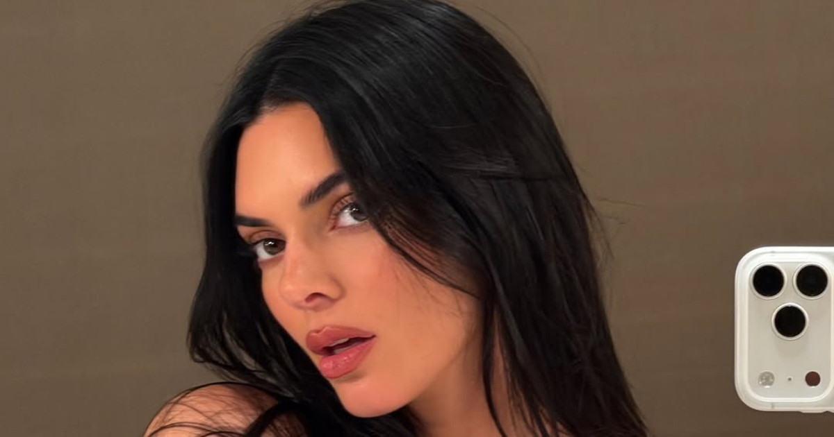 Kendall Jenner pokazala najpoželjniji top sezone, sličan smo pronašli u Zari
