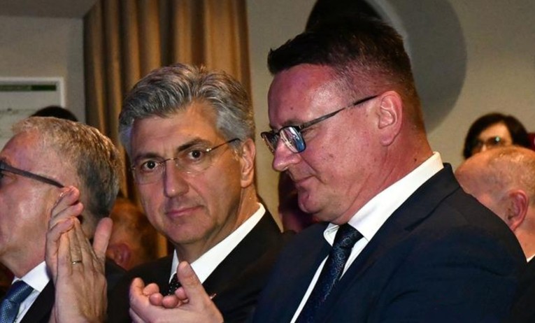 Policija ušla u zgradu HDZ-ove županije