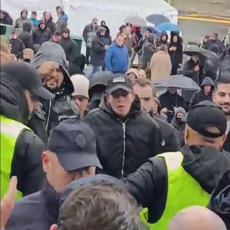 VIDEO Tučnjava u Beogradu. Oporba se sukobila s policijom i ćacijima