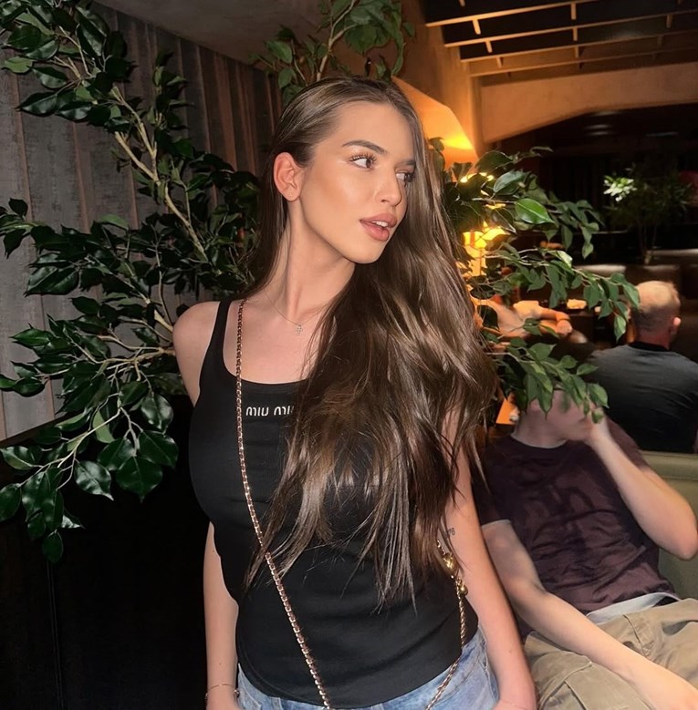 Kći srpske pjevačice privlači pažnju na mrežama. Majka za njen 18. potrošila 15.000 €