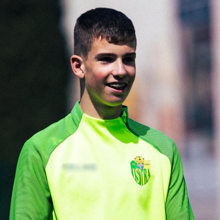 Hrvatskog 17-godišnjaka žele Chelsea i Newcastle. Uspoređuju ga s Ferdinandom