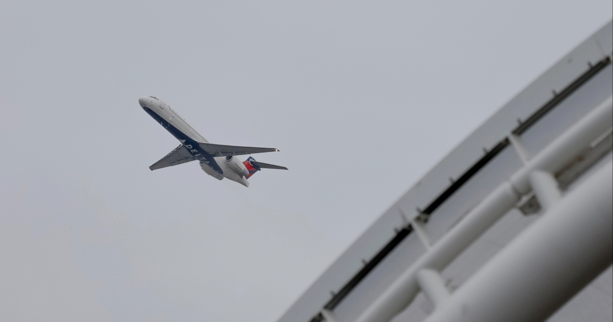Hitno slijetanje aviona u SAD-u. Putnik pokušao ući u pilotsku kabinu
