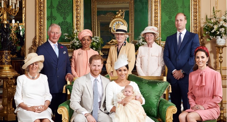 Kako se na službenoj fotki s krštenja Archieja našla bivša cura princa Charlesa?