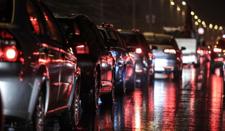 Prometni kolaps u Zagrebu: Gužva oko rotora, kiša dovela do više nesreća