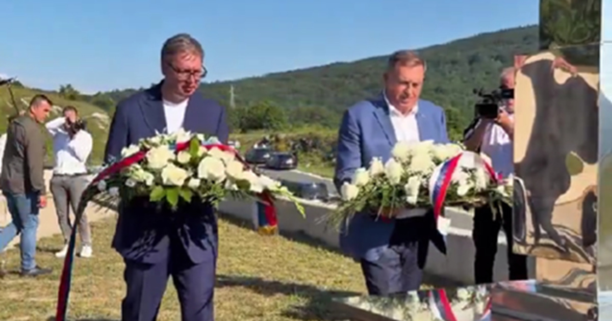 Vučić i Dodik položili vijence na mjestu gdje je pogođena srpska kolona nakon Oluje