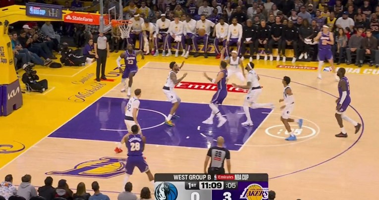 Dončić je bacio loptu iznad obruča. Pogledajte što je učinio LeBron