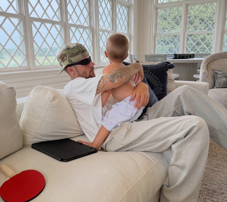 Justin Bieber podijelio nove obiteljske fotografije sa sinom i suprugom