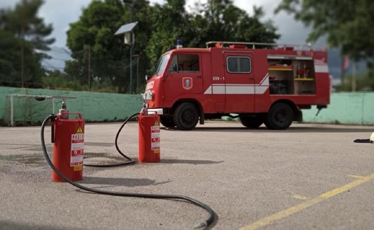 Vatrogasci mole: Ako nam već kradete gorivo, barem nemojte ulijevati vodu