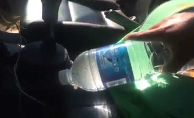 Jeste li znali da boca vode u automobilu može izazvati požar? Pogledajte kako