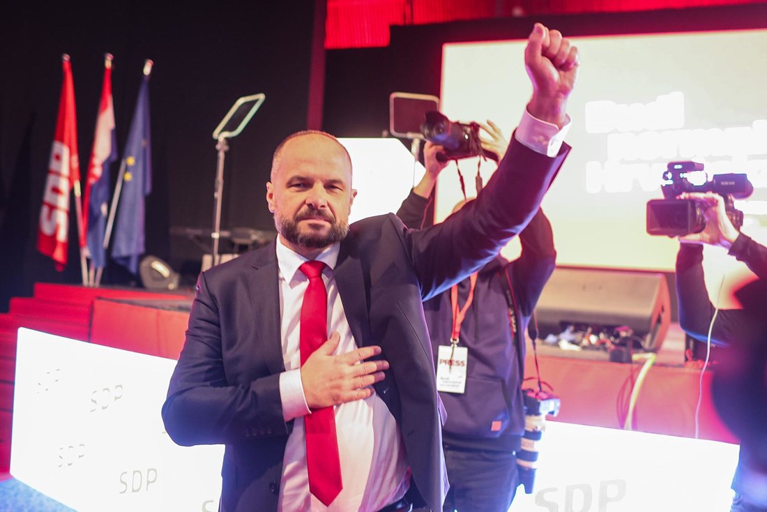 Siniša Hajdaš Dončić na konvenciju SDP-a ušao uz pjesmu "Unstoppable". Video je hit
