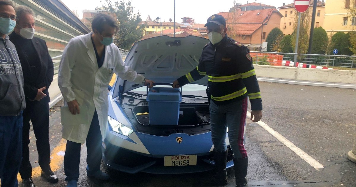 Lamborghinijem prevezli dva bubrega i spasili dva života