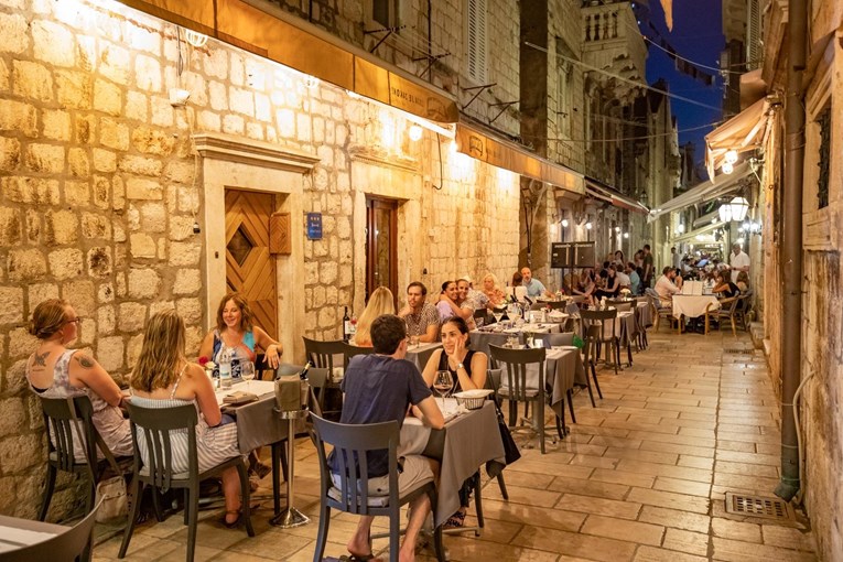 U Dubrovniku fali radne snage. Ugostitelji: Radnici traže 20.000 kn, pa nisu kirurzi