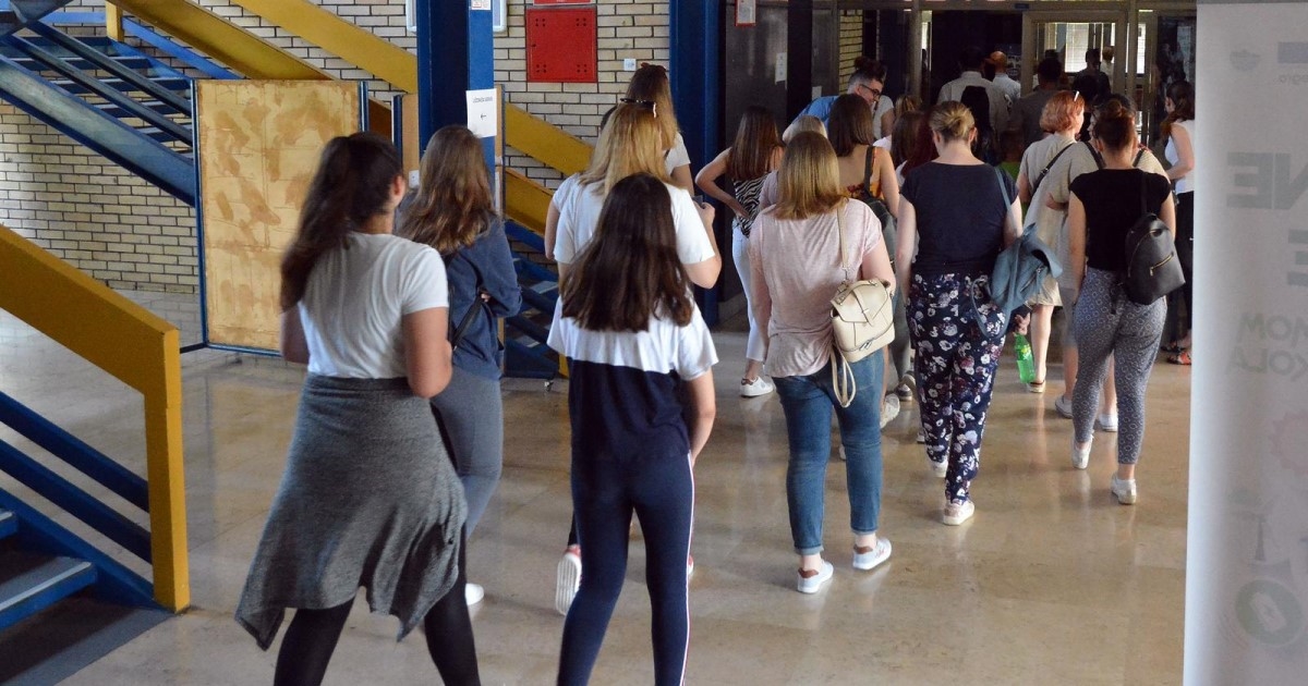 Odluka o upisu u srednje škole: Neki programi su vraćeni, povećan broj mjesta