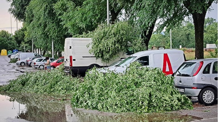 Županijski centri zaprimili na stotine poziva nakon današnjeg nevremena