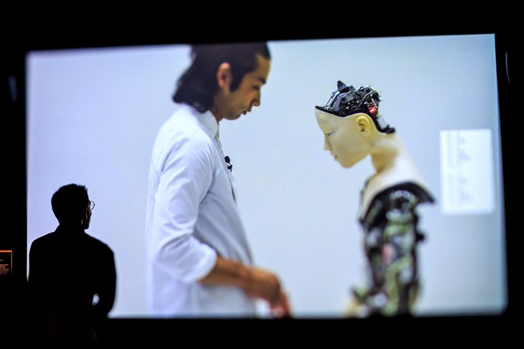 Muškarci sve češće biraju AI umjesto žena. Zašto?