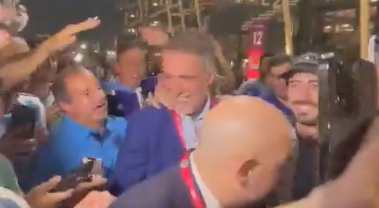 VIDEO Batistuta se pojavio među argentinskim navijačima. Izazvao je ludnicu