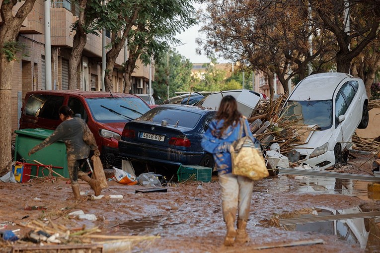 Najmanje 95 mrtvih u poplavama u Španjolskoj. Sud u Valenciji pretvoren u mrtvačnicu