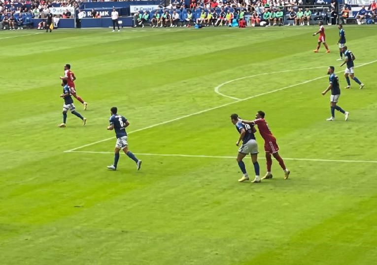 VIDEO Mbappe s leđa udario u glavu Nikolu Katića