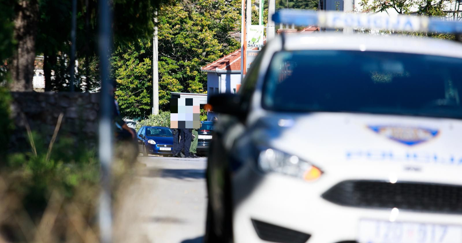 Žena u Sinju ukrala službeni pištolj policajcu iz kuće