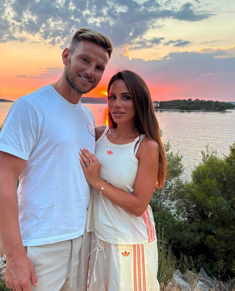 Ivan Rakitić podijelio fotke sa suprugom, opis je privukao pažnju