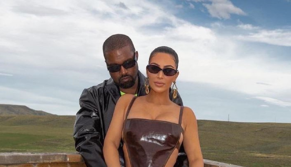 Kanye i Kim predstavili njegove nove natikače, mnogi se šale da ih podsjećaju na isto