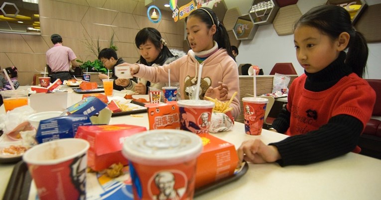 Kinezi imaju sve manje djece pa KFC u dječje menije stavlja igračke za kućne ljubimce
