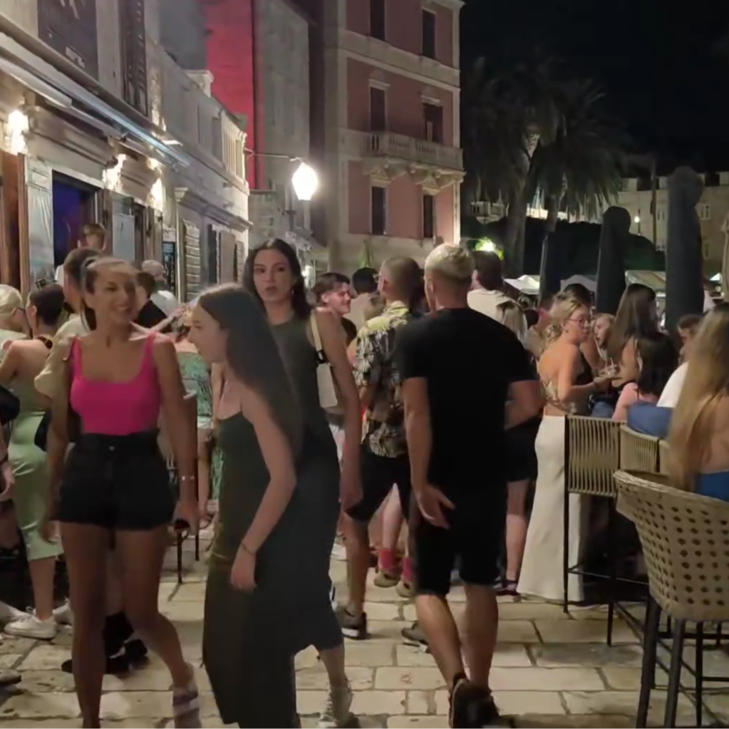 Snimio kako Hvar izgleda u špici sezone: "Grad se promijenio, nema više partijanera"