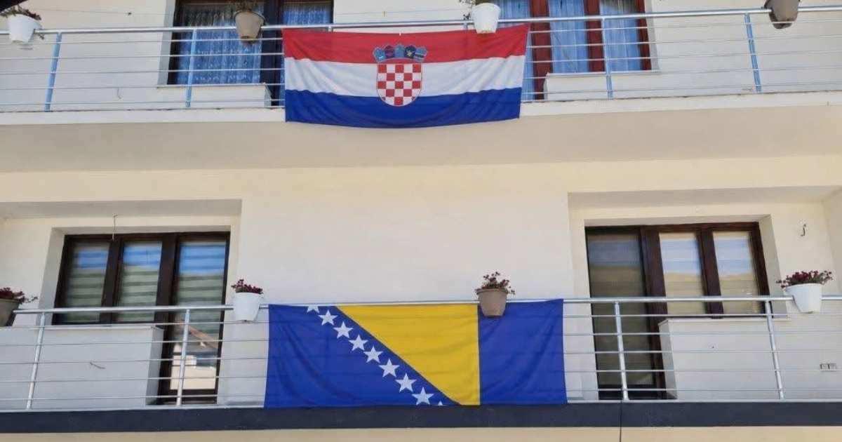 "Dok je ovakvih ljudi ima nade za suživot": Na kući u BiH izvjesili dvije zastave