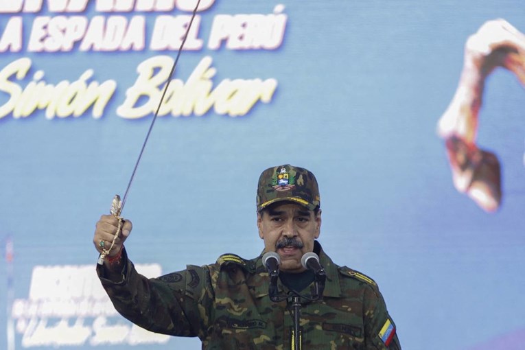 Sve napetije između Amerike i Venezuele. Maduro u uniformi mahao mačem