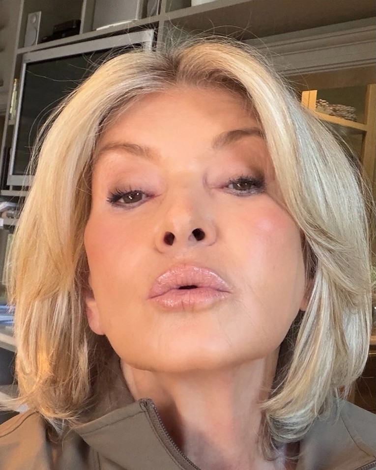 Martha Stewart (85) objavila selfie pa 18+ porukom zbunila mnoge