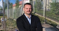 FOTO Viktor Šimunić, gradonačelnik Oroslavja, oprao stakla na autobusnoj stanici