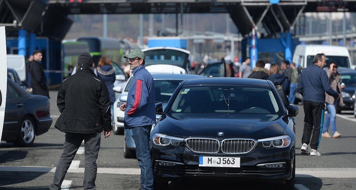 Kilometarske kolone na granici sa Slovenijom