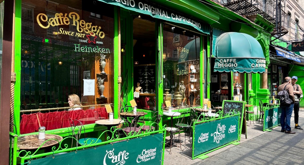 Popili smo kavu u njujorškom kafiću kojeg je proslavio Al Pacino. Evo dojmova