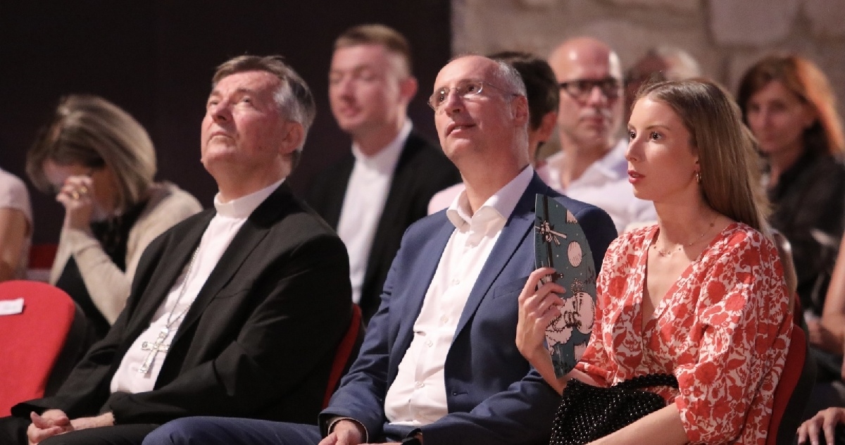 ivica-puljak-u-pratnji-k-eri-eme-otvorio-67-splitsko-ljeto-index-hr