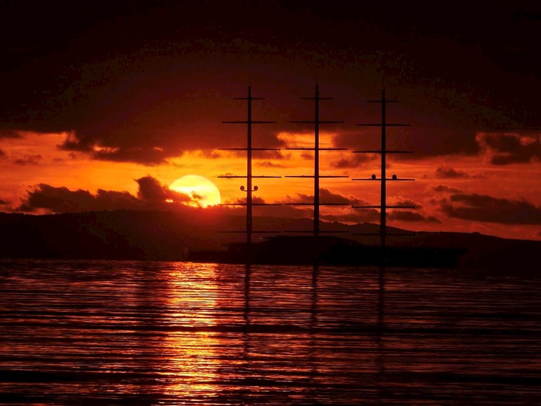 Splićani su danas imali magičan pogled: Zalazak sunca i jedrilica Black Pearl