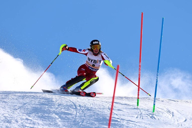Druga najbolja slalomašica svijeta se teško ozlijedila. Propušta ostatak sezone i ZOI