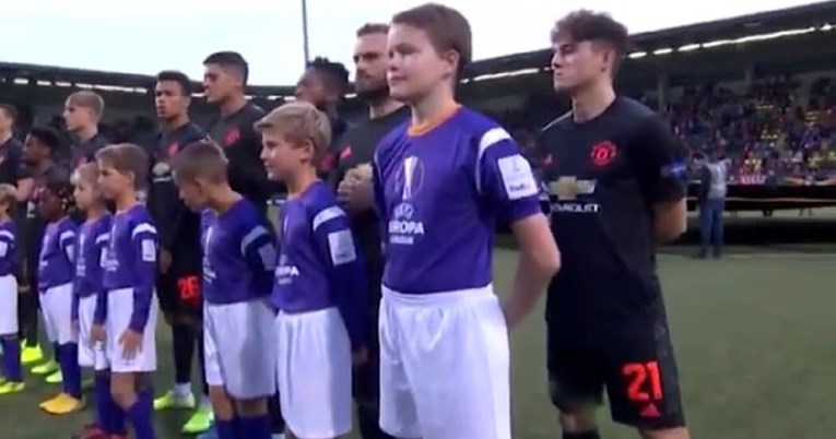 Igrač Manchester Uniteda nije se vidio pored dječaka kojeg je izveo na teren