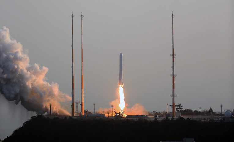 Južna Koreja lansira peti špijunski satelit, pratit će Sjevernu Koreju svaka dva sata