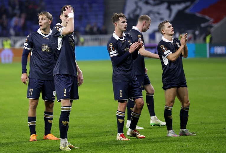 Nizozemski klub zamijenio je 8 igrača u jednoj utakmici. Koristio je bijele zamjene