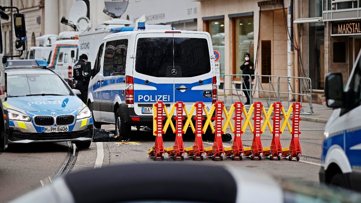 Berlinska policija istražuje napravu bačenu na zgradu s ruskim novinarima