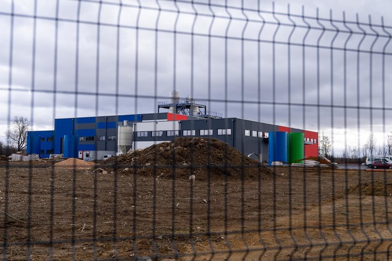 Most: Tko je odobrio tvornicu litija u Gospiću?