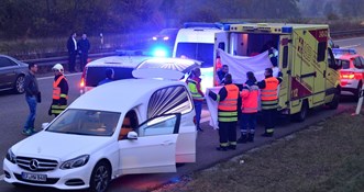 Opet se prevrnuo bus na autoputu u Njemačkoj. Putnici bili srednjoškolci, nema mrtvih