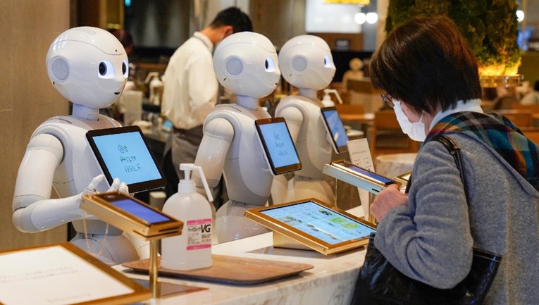 U ovom hotelu protiv pandemije se bore robotima na recepciji: "To je budućnost"