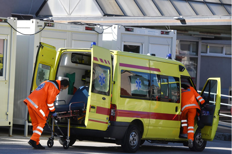 U Novoj Gradiški kombi udario dvije žene. U tijeku je očevid