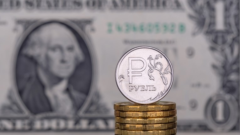 Dolar skočio, ruski rubalj naglo pao