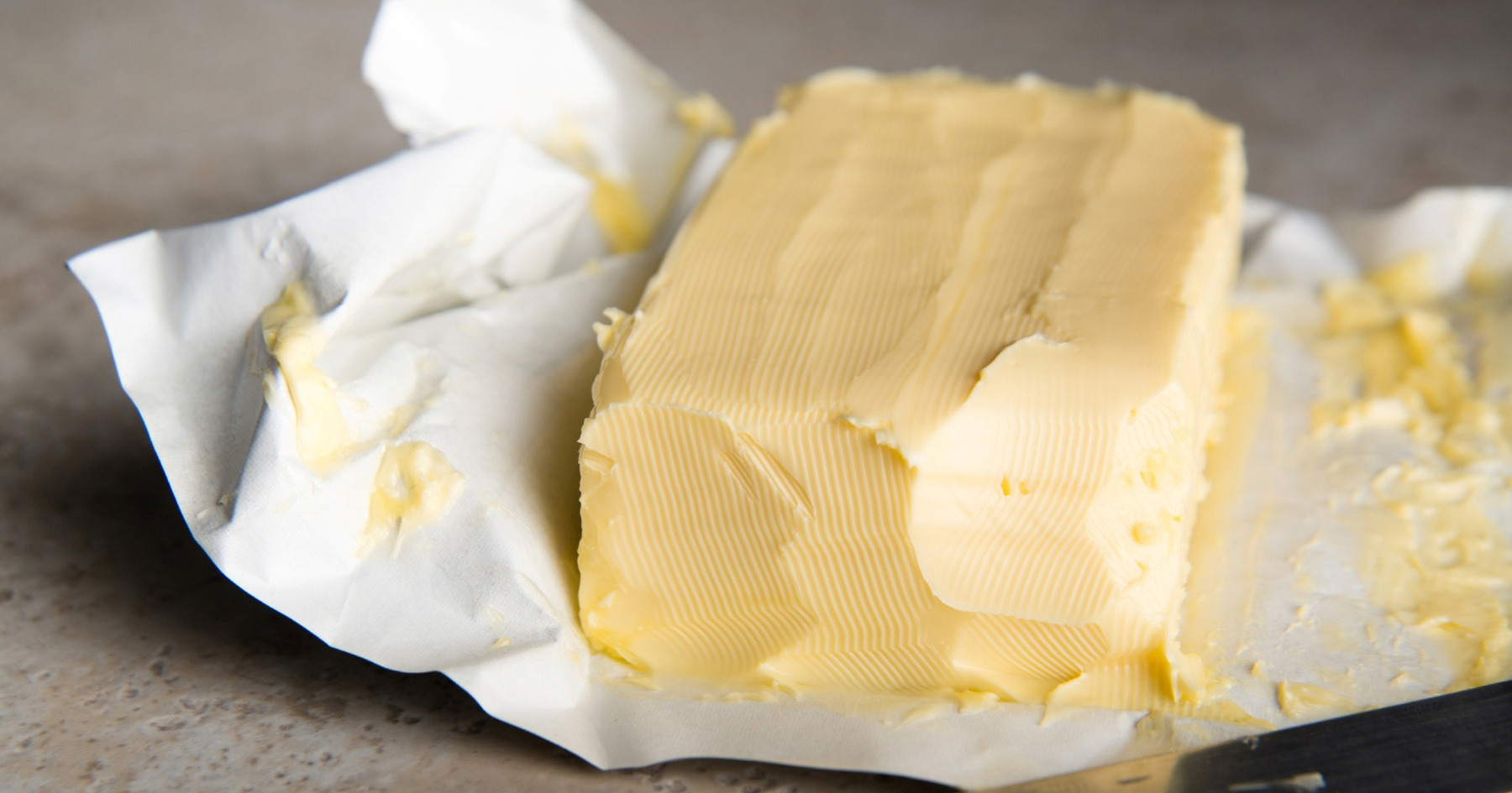 Žena pokazala genijalan trik za omekšavanje maslaca, nikada vam ne bi palo na pamet