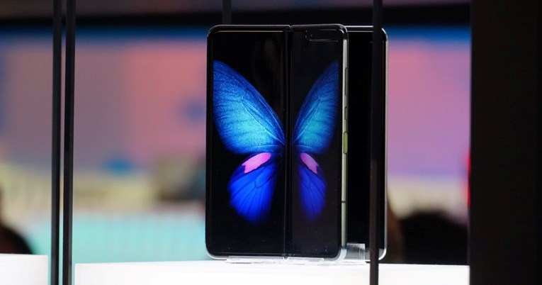 Samsung podnio patent za uređaj s četiri preklopa