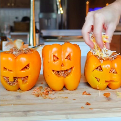 Pravo je vrijeme za ove hit punjene paprike - mi ih radimo večeras