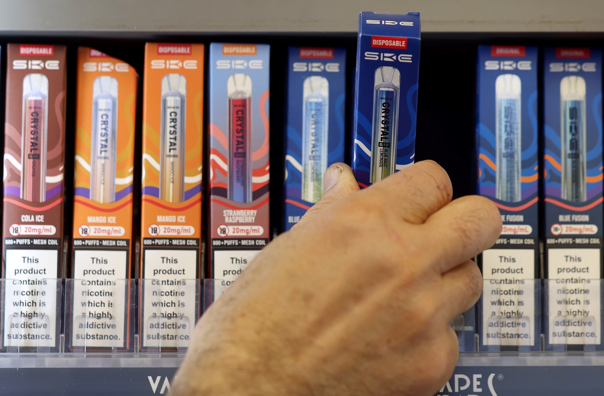 Alarmantno istraživanje: svaki treći mladi korisnik e-cigareta postaje pušač