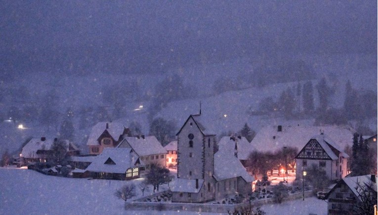 Kaos na cestama u Bavarskoj zbog snijega i jakih naleta vjetra 